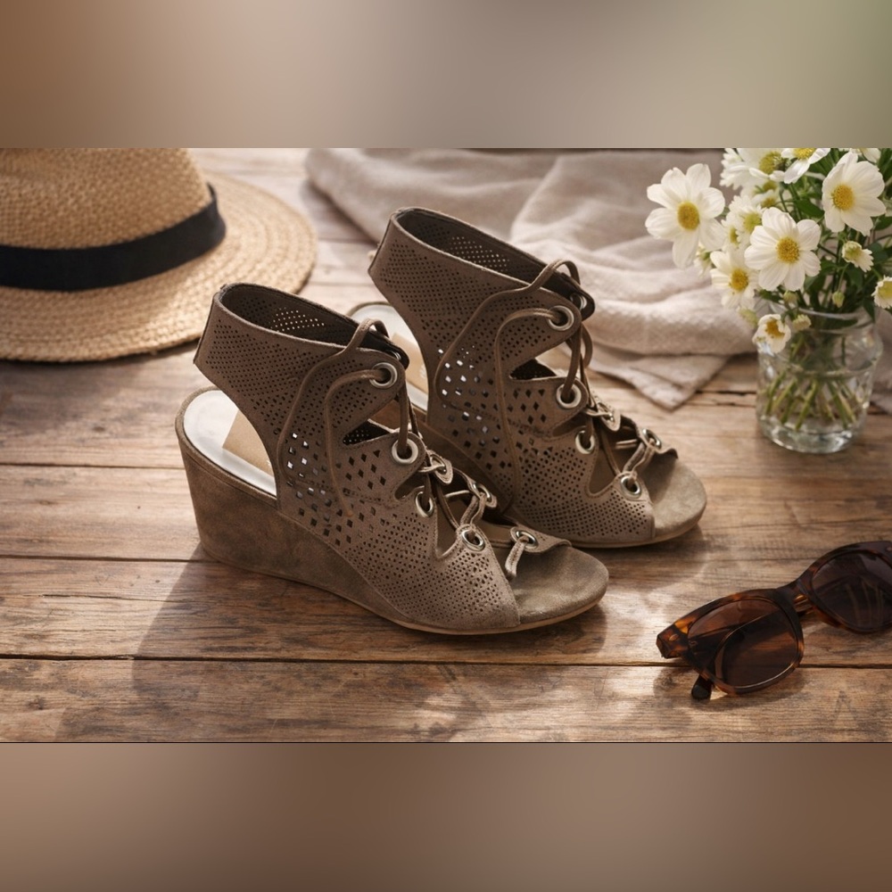 NEW Dolce Vita Lara Lace Up Wedge Sandals Taupe Women's Size 7